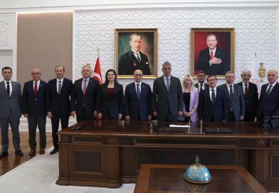 Üniversite Hastaneleri Birliği Derneği Yönetim Kurulu Sayın Sağlık Bakanı’nı ziyaret etti