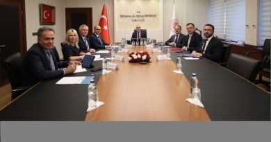 Üniversite Hastaneleri Birliği Yönetim Kurulu, Çalışma Sosyal Güvenlik Bakanı Sayın Vedat Işıkhan ile görüştü